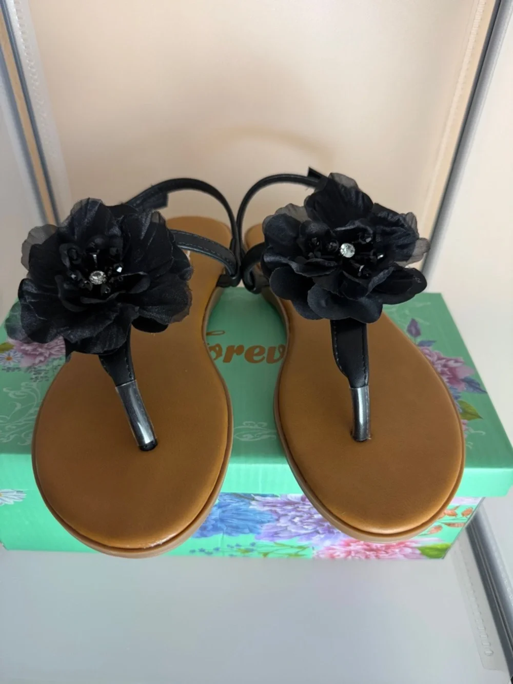 Forever Link Women's Black 3D Flower T-Strap Flat Sandals Size 7